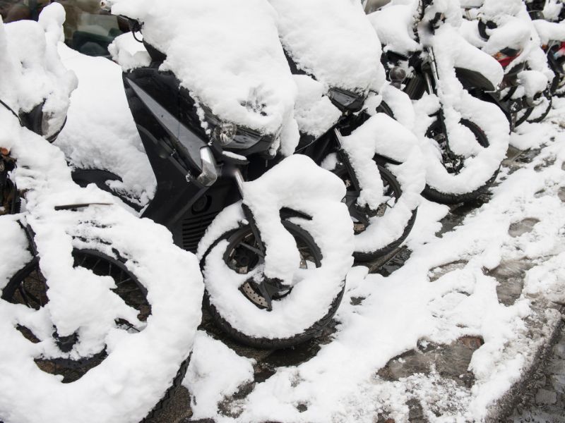 Guidare la moto in inverno: consigli pratici per vivere la stagione fredda in sicurezza