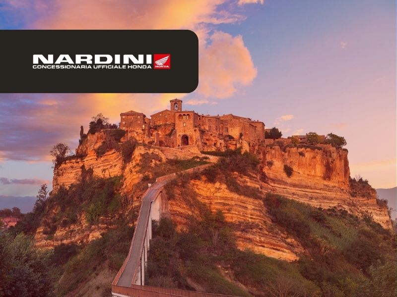 Qual è un posto bellissimo da visitare nel Lazio in moto? Scopri Civita di Bagnoregio